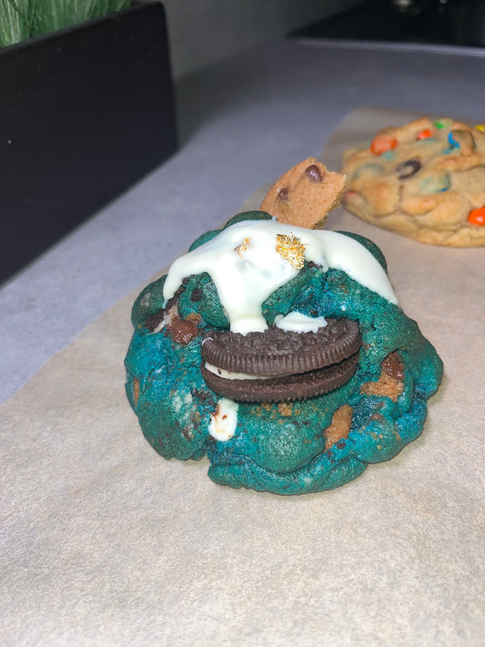 Cookie Monster Stuffed Cookie – Oreo & Chocolate Chip Delight