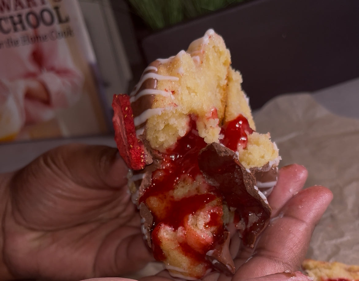 Strawberry Cheesecake Shell Cookie